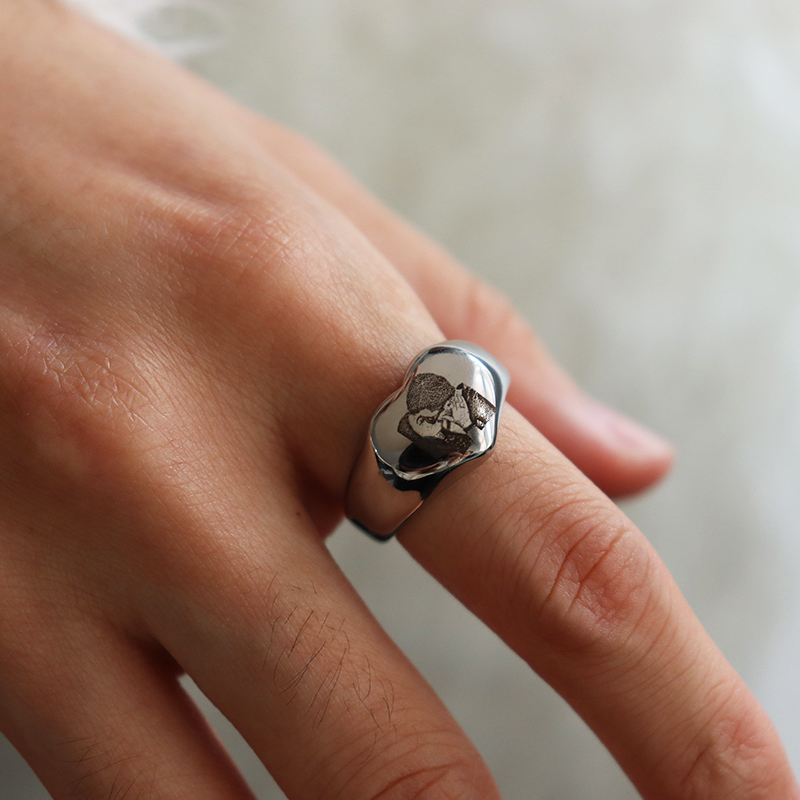 Custom Engraved Picture Logo N - Initial Ring Custom recension och pris