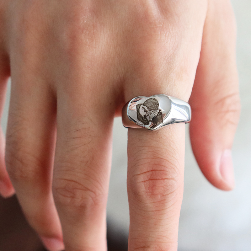 Custom Engraved Picture Logo N - Initial Ring Custom recension och pris
