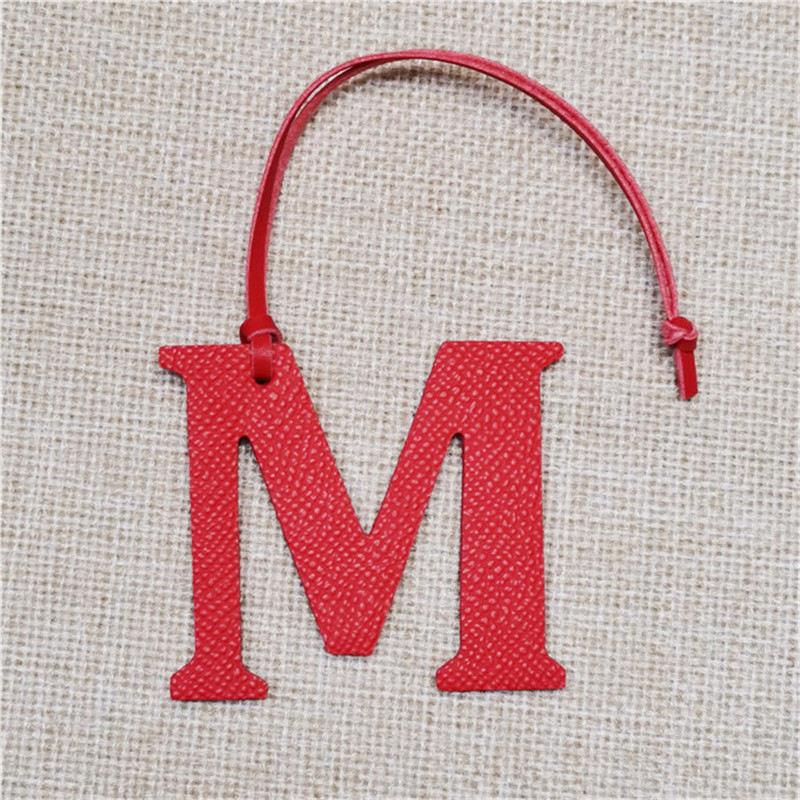 XMESSUN New English Letters M  - Monogram Keychain Leather recension och pris